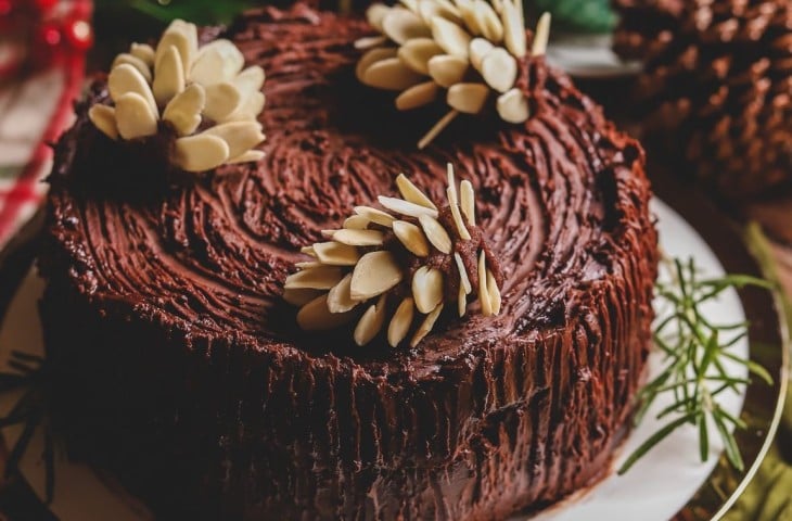 Bolo de chocolate vegano com laranja