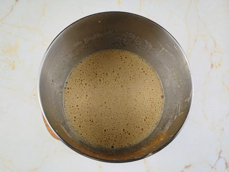 Ingredientes adicionados e misturados.