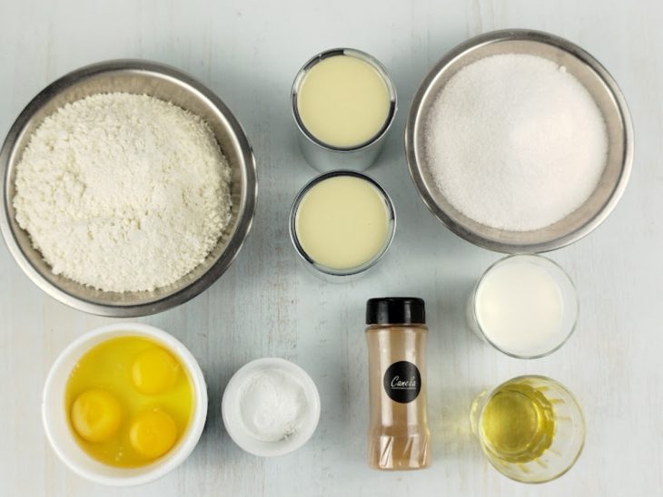 Ingredientes reunidos na bancada.