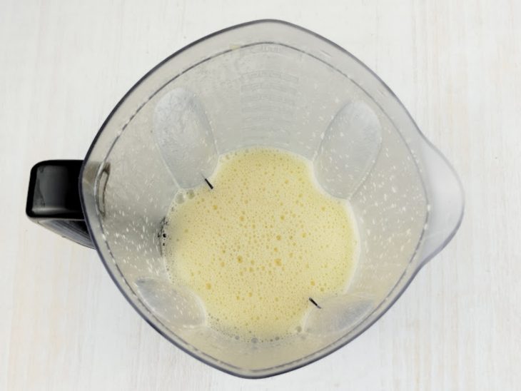 Ovos batidos no liquidificador.