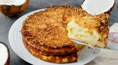 Bolo de coco com leite condensado