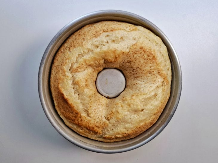 Bolo de coco assado.