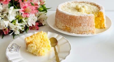 Bolo de coco gelado cremoso