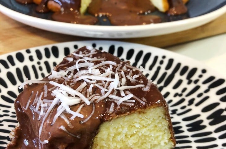 Bolo de coco com chocolate sem farinha