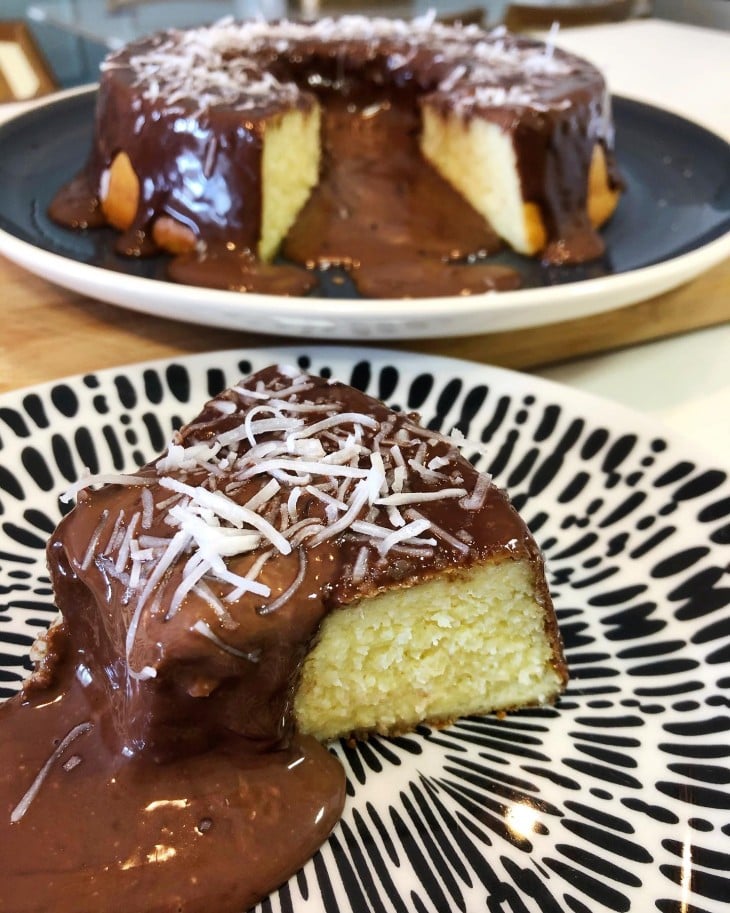 Bolo de coco com chocolate sem farinha