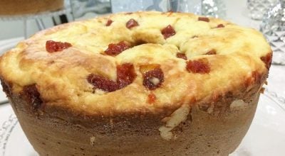 Bolo de creme de leite com queijo e goiabada