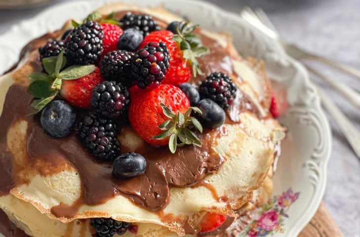 Bolo de crepe com ganache de chocolate