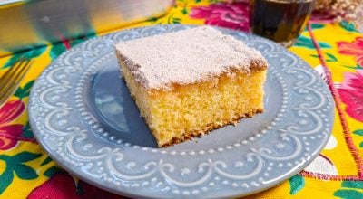 Bolo de farinha de trigo com fubá
