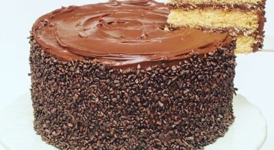 Bolo de festa de chocolate