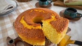 Bolo de flocão com milho-verde
