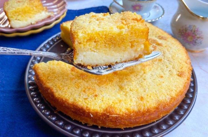 Bolo de flocão com queijo