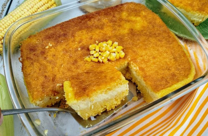 Bolo de flocão de milho cremoso