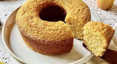 Bolo de flocão de milho de liquidificador