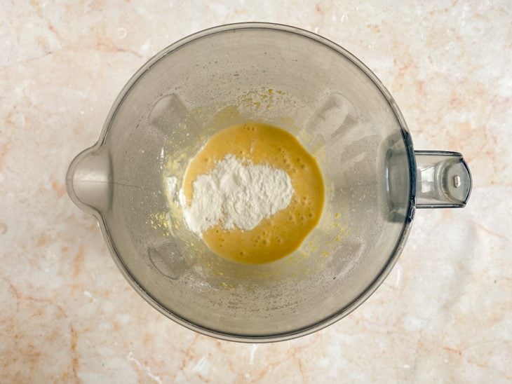 Fermento em pó adicionado ao liquidificador.
