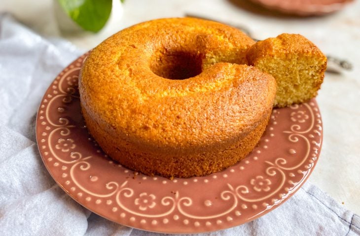 Bolo de flocão de milho fácil e rápido