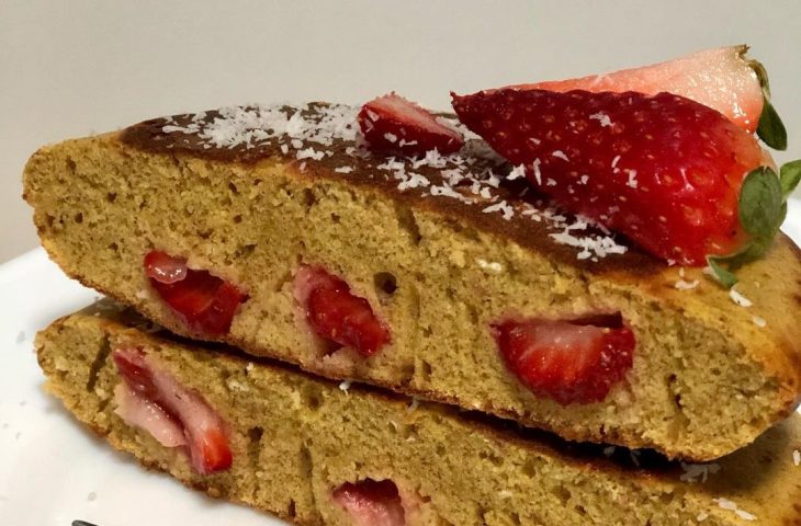Bolo de frigideira de morango