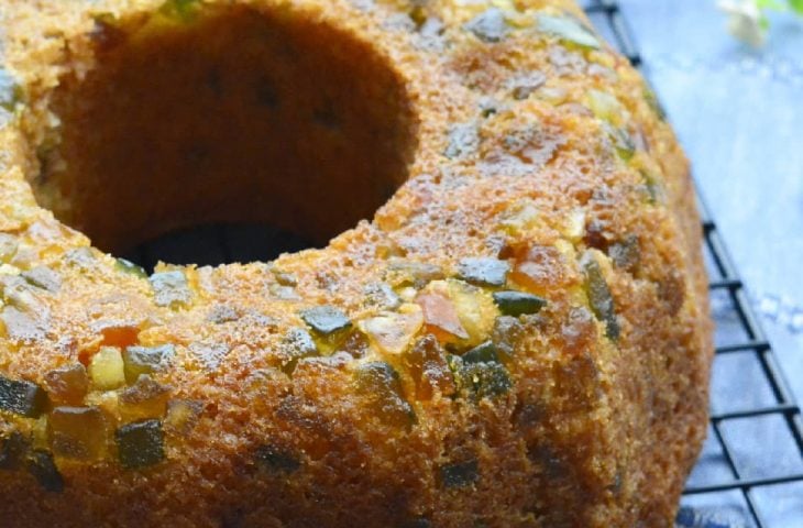 Bolo de frutas cristalizadas sem ovo