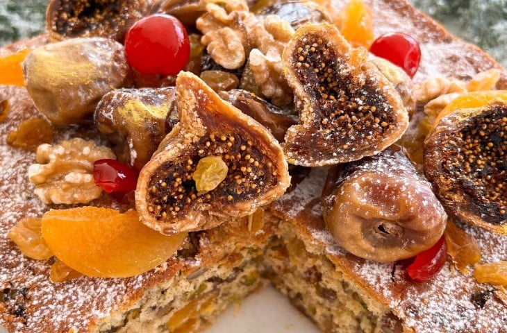 Bolo de frutas secas