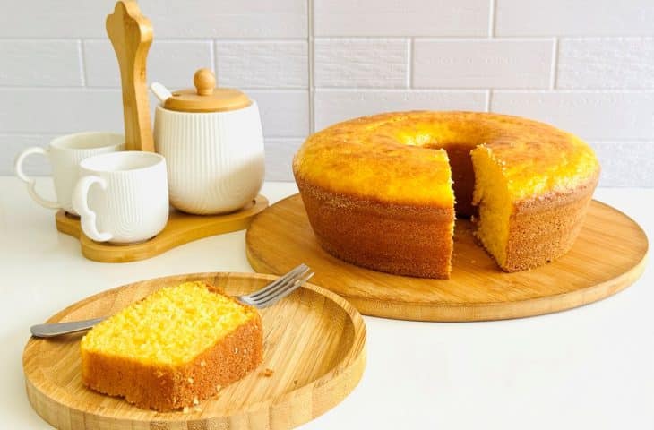 Bolo de fubá com coco