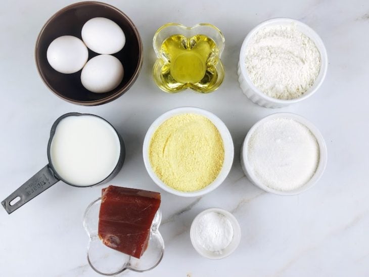 Ingredientes para a receita de bolo de fuba com goiabada simples.