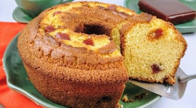 Bolo de fubá com goiabada simples