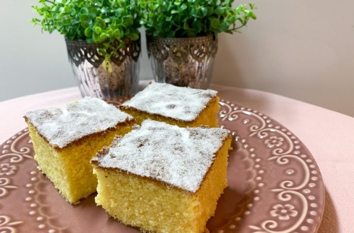 Bolo de fubá com laranja