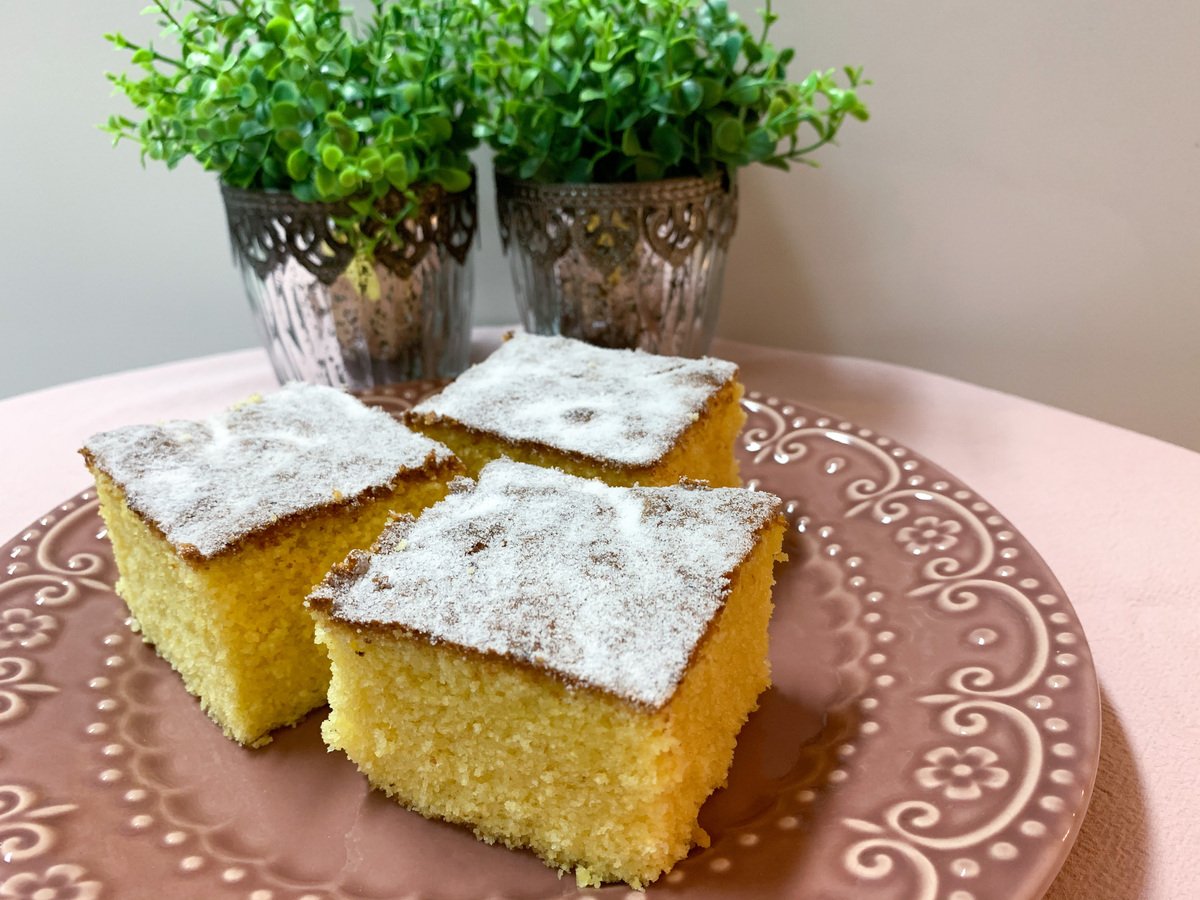 Bolo de fubá com laranja