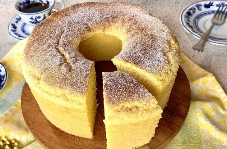 Bolo de fubá com leite de coco