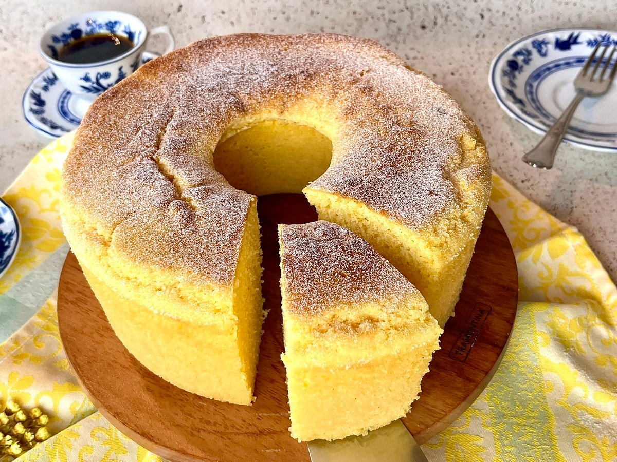 Bolo de fubá com leite de coco