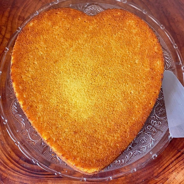 Bolo de fubá com parmesão