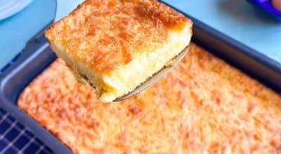 Bolo de fubá com queijo minas