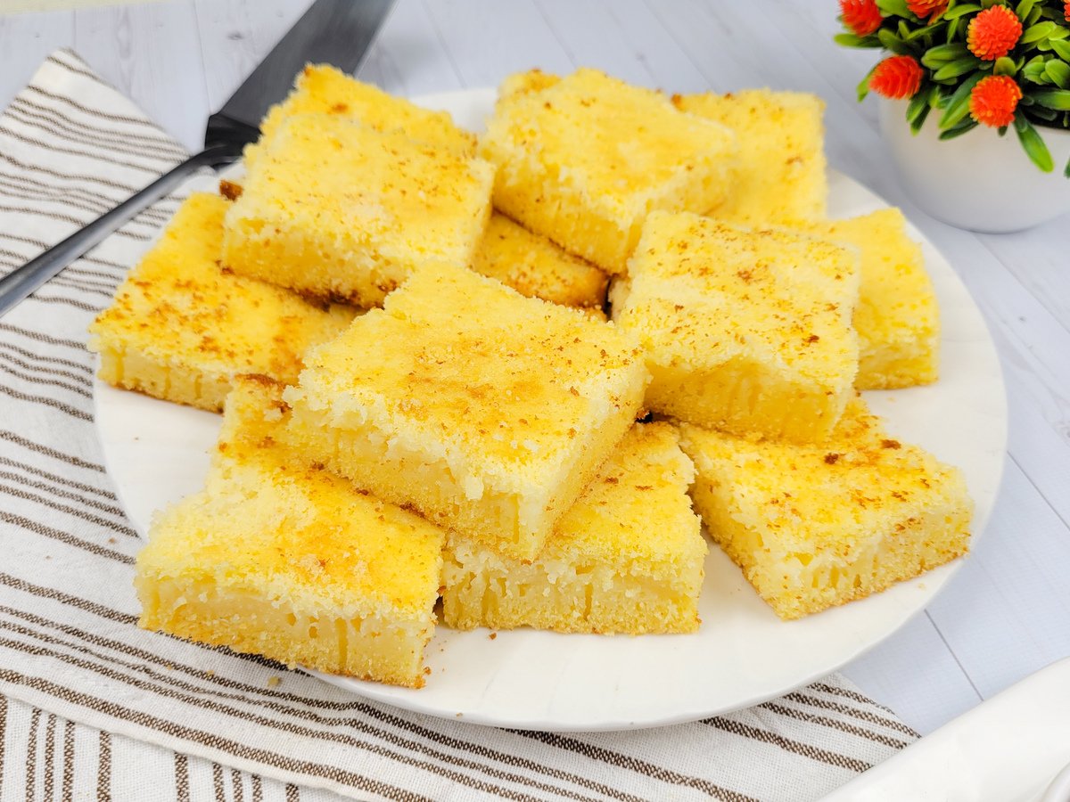 Bolo de fubá com queijo