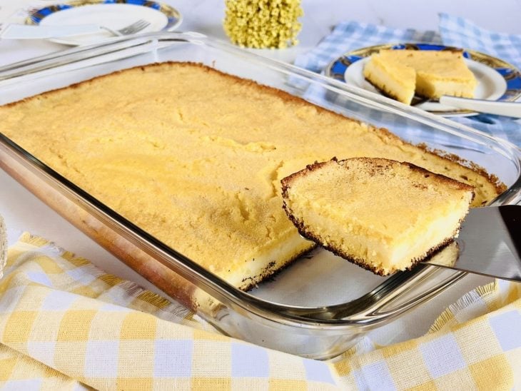 Bolo de fubá cremoso fácil pronto para consumo.