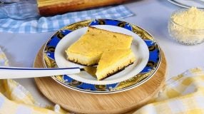 Bolo de fubá cremoso fácil
