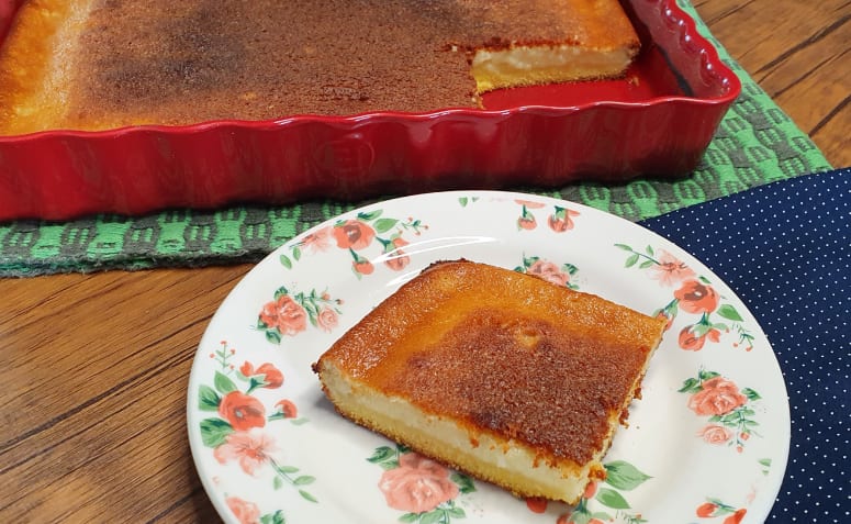 Bolo de fubá cremoso no liquidificador