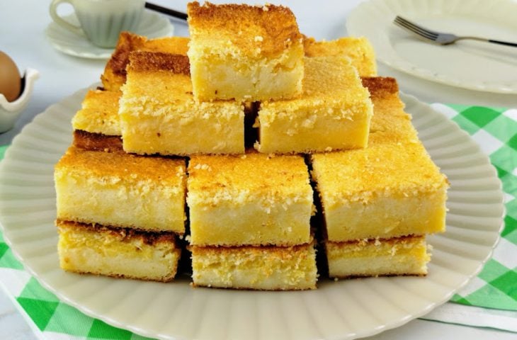 Bolo de fubá cremoso simples e rápido