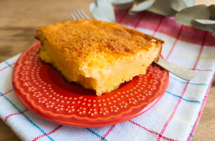 Bolo de fubá cremoso tradicional