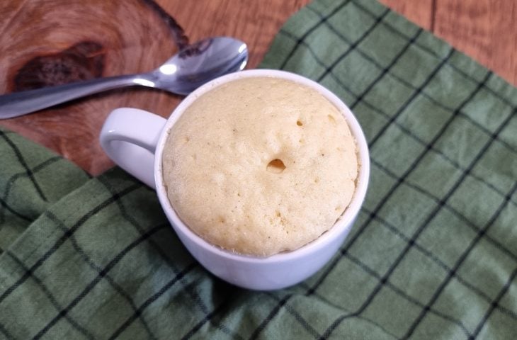 Bolo de fubá de caneca simples