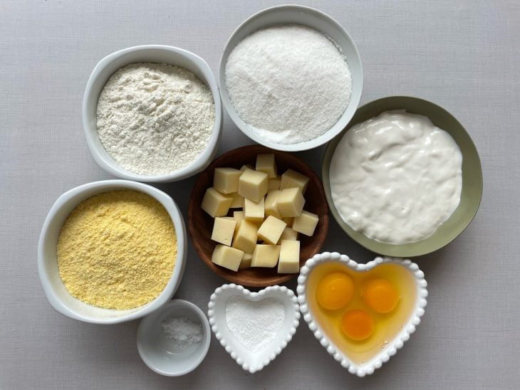 Ingredientes reunidos na bancada.