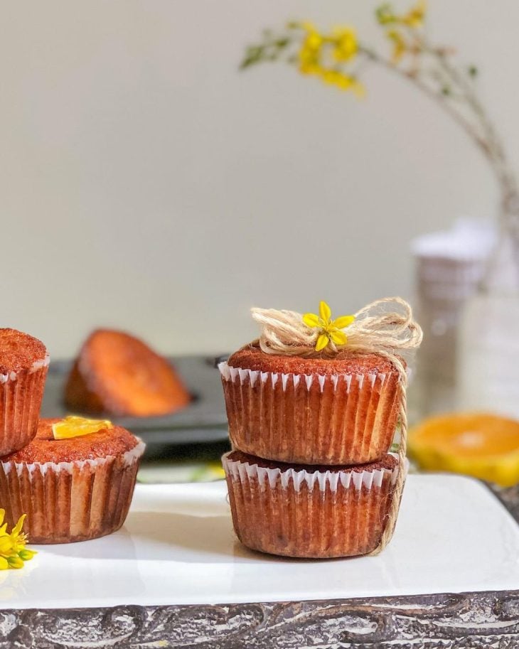 Bolo de fubá com laranja e coco