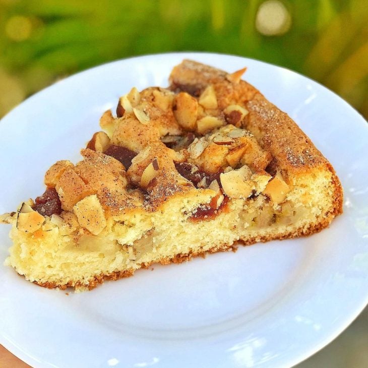 Bolo de goiabada com coco e castanha-do-Pará