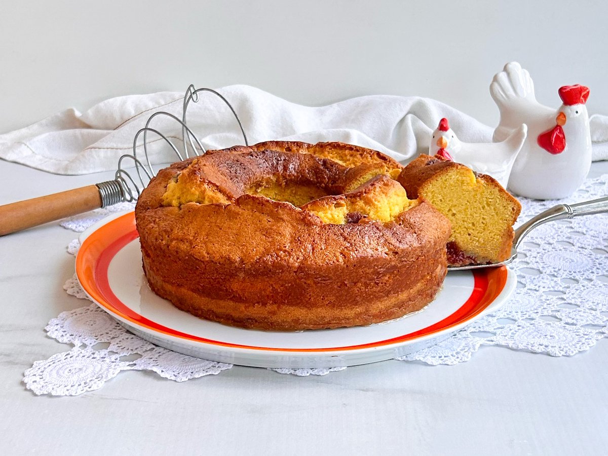 Bolo de goiabada com leite condensado