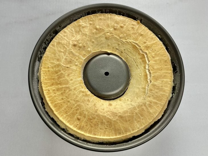 bolo de goma tradicional do Nordeste na forma