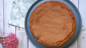 Bolo de iogurte com casquinha crocante