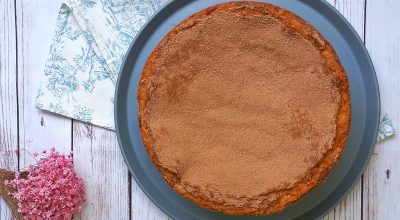 Bolo de iogurte com casquinha crocante