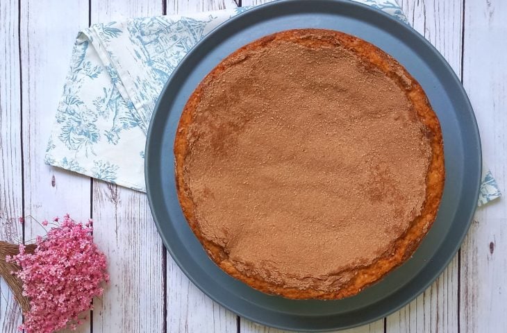 Bolo de iogurte com casquinha crocante