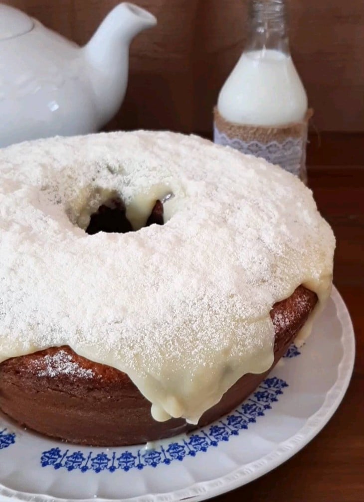 Bolo de iogurte com cobertura de 3 leites