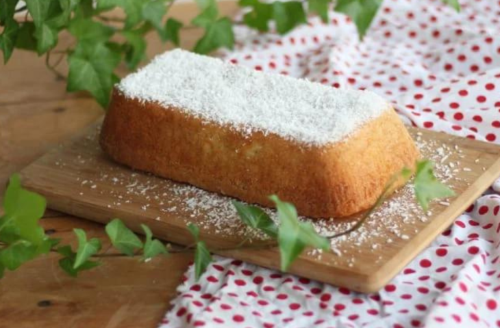 Bolo de coco com iogurte