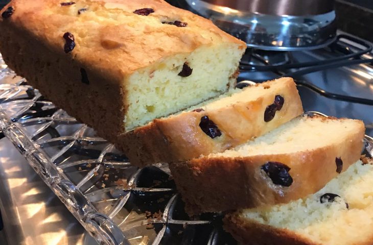 Bolo de iogurte com cranberry sem glúten