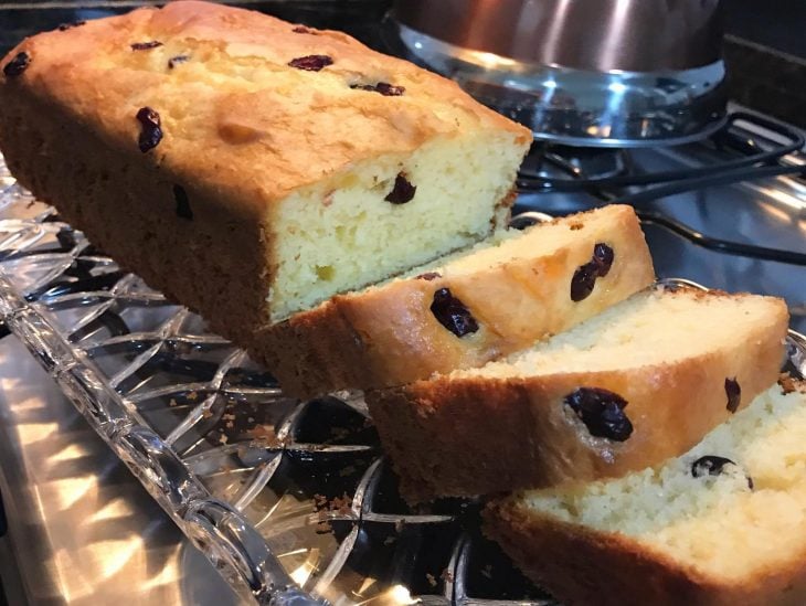 Bolo de iogurte com cranberry sem glúten